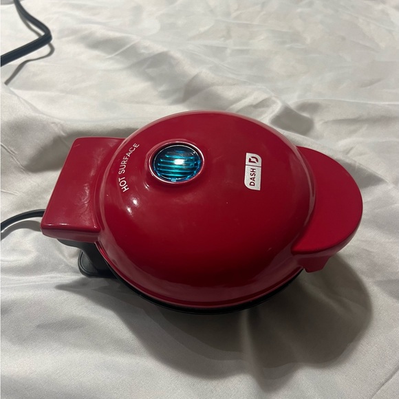 Dash Small  Waffle Maker / Hash Browns Kitchen Appliance in Red 2 1/2” Tall - Picture 2 of 9